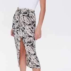 Forever 21 Cream and Black Satin Tropical Palm Leaf Print Slit Midi Skirt Size S